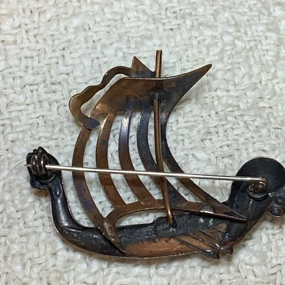 Dragon boat brooch pin - Picture 2 of 3